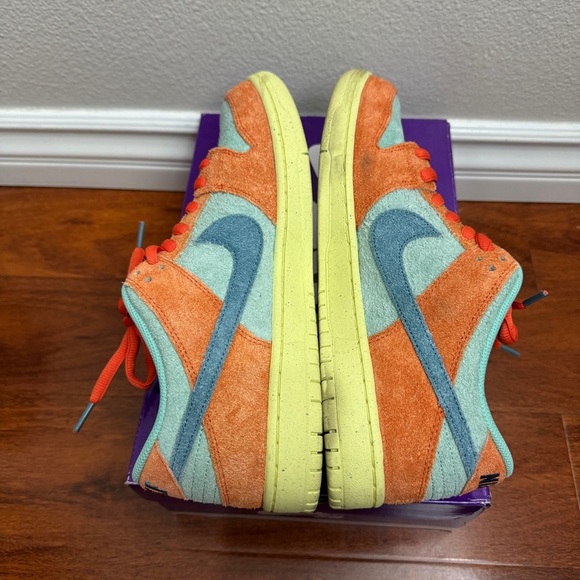 Nike SB Dunk Low Orange Emerald Rise Size 11 - Picture 5 of 10